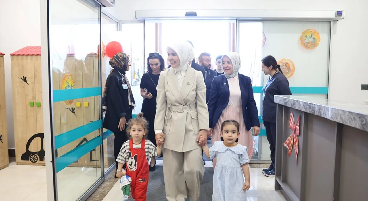 Aile Bakanlığından çalışan annelere yeni destek paketi: Memur çocukları için 7/24 kreş dönemi