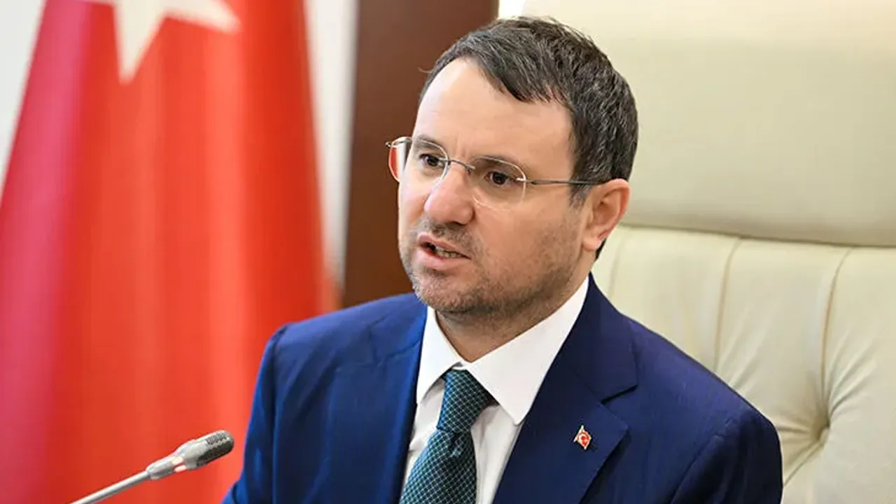 Bakan Gürlek, tazminat davasından kazandığı parayı Kızılay'a bağışladı 