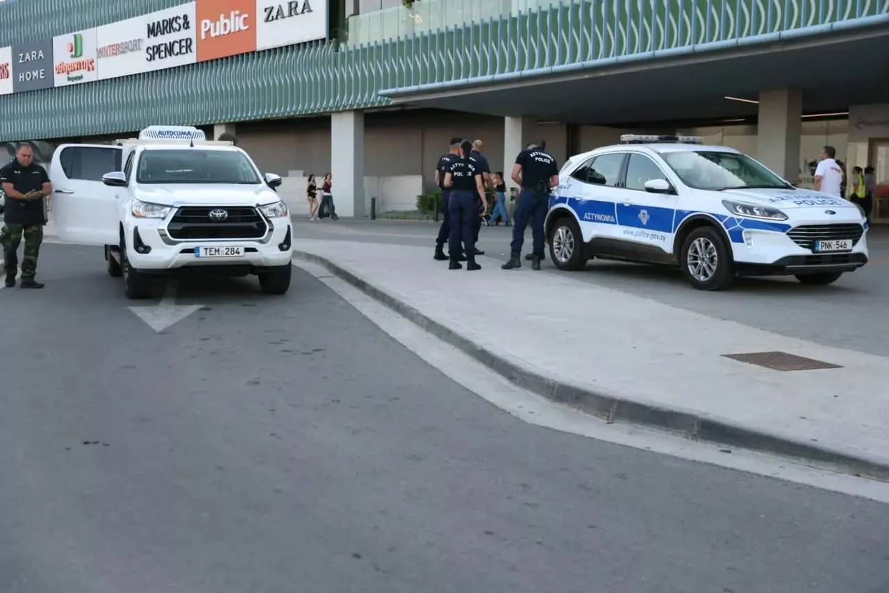 Lefkoşada bomba tehdidi alarmı! AVM ve bina tahliye edildi