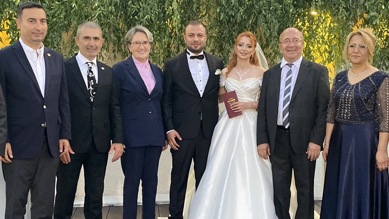 Meral Akşener düğünde ortaya çıktı! Nikah şahidi oldu, genç çifte anlamlı hediye verdi