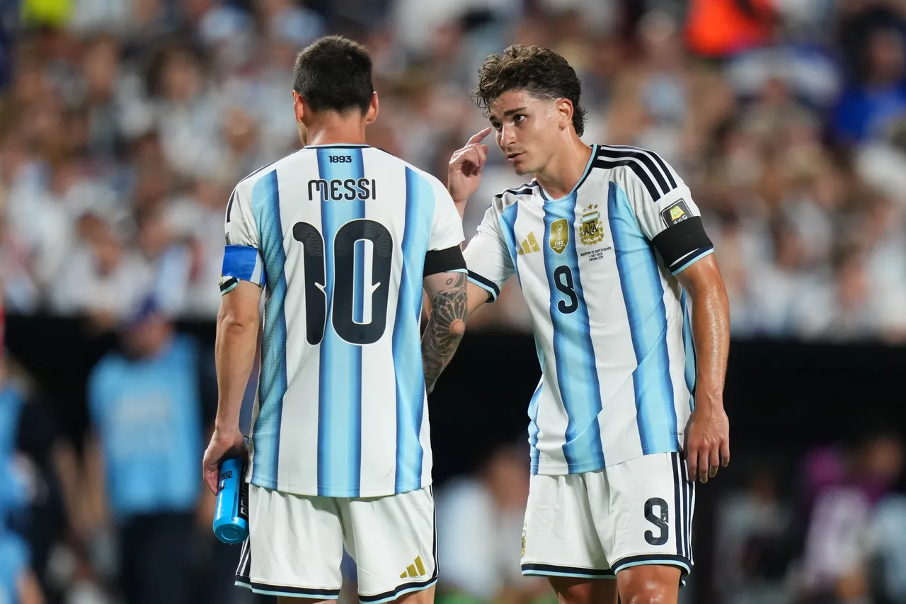 Lionel Messi ve Julian Alvares