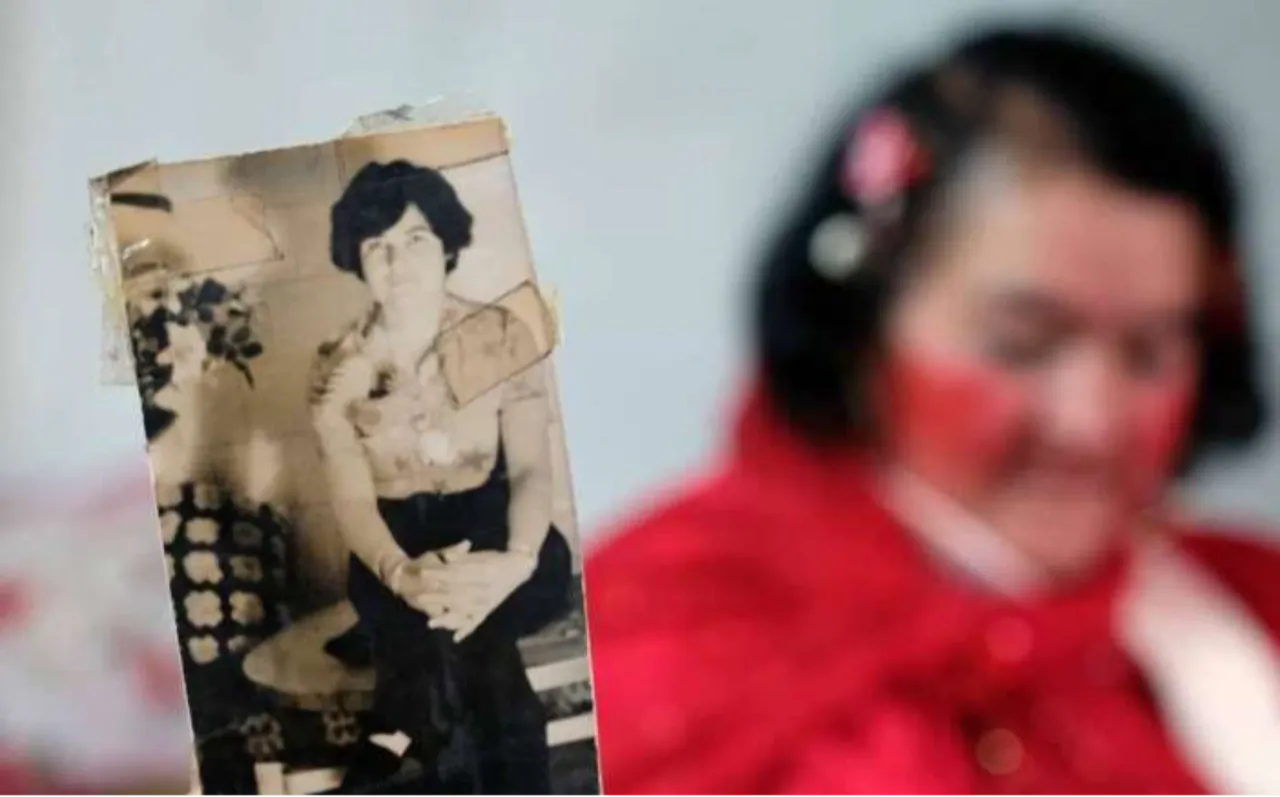 Tepeden tırnağa tek renkle geçen ömür! ‘Kırmızılı Kadın’ Sultan Özcan hayatını kaybetti, işte Konya'nın 'Deli Kızı'nın hikayesi