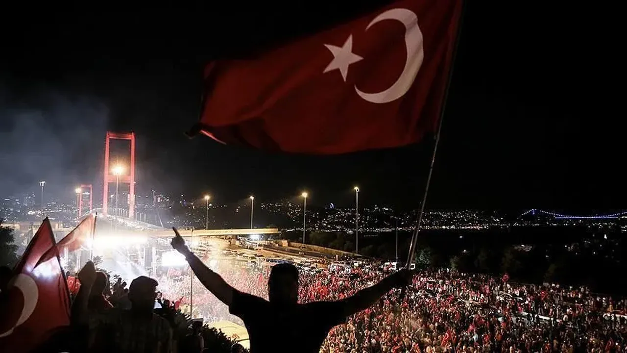 Vatan elden gidiyor  dedi, evden çıktı! 15 Temmuz şehidi Türkan Türkmen Tekin’in eşi, verdiği sözü 10 yıldır bozmuyor