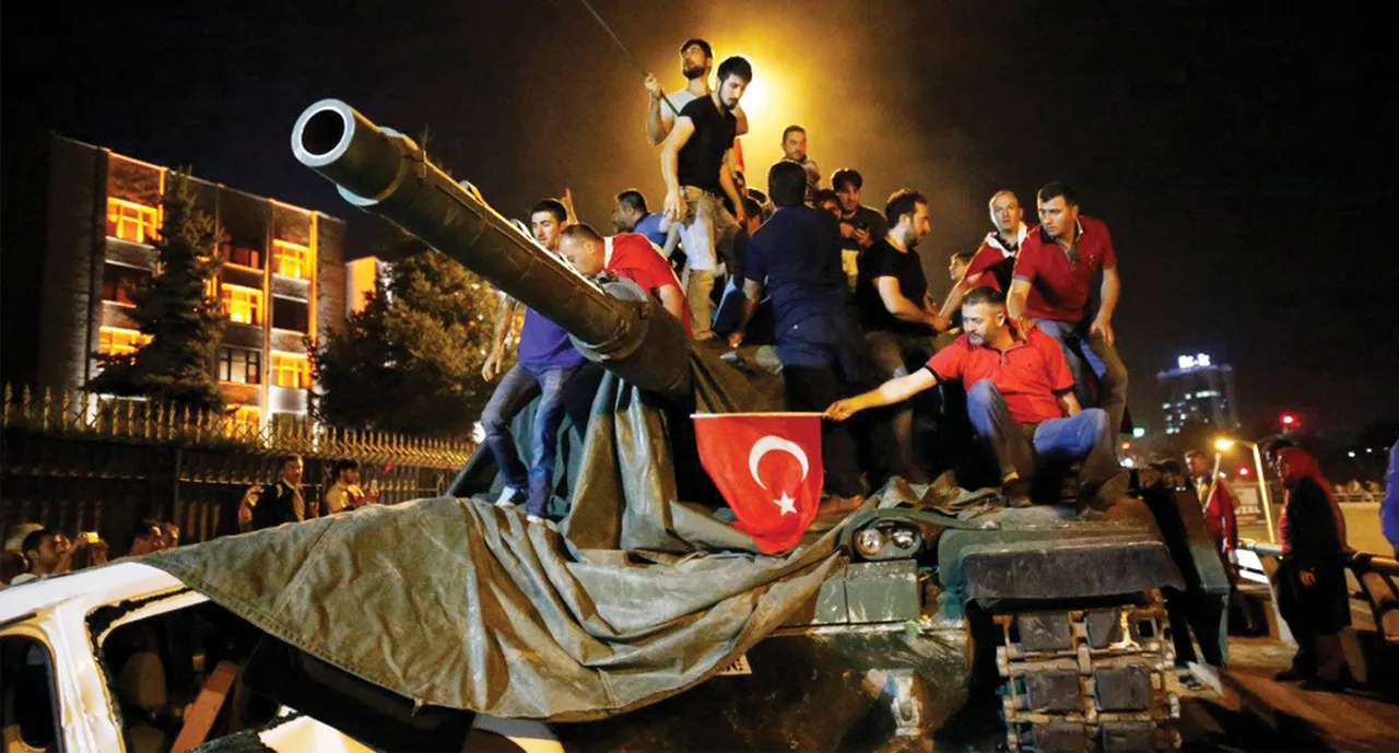 15 Temmuz'un üzerinden 10 yıl geçti ama tehlikesi sürüyor: FETÖ pusuya yattı bir fırsat bekliyor