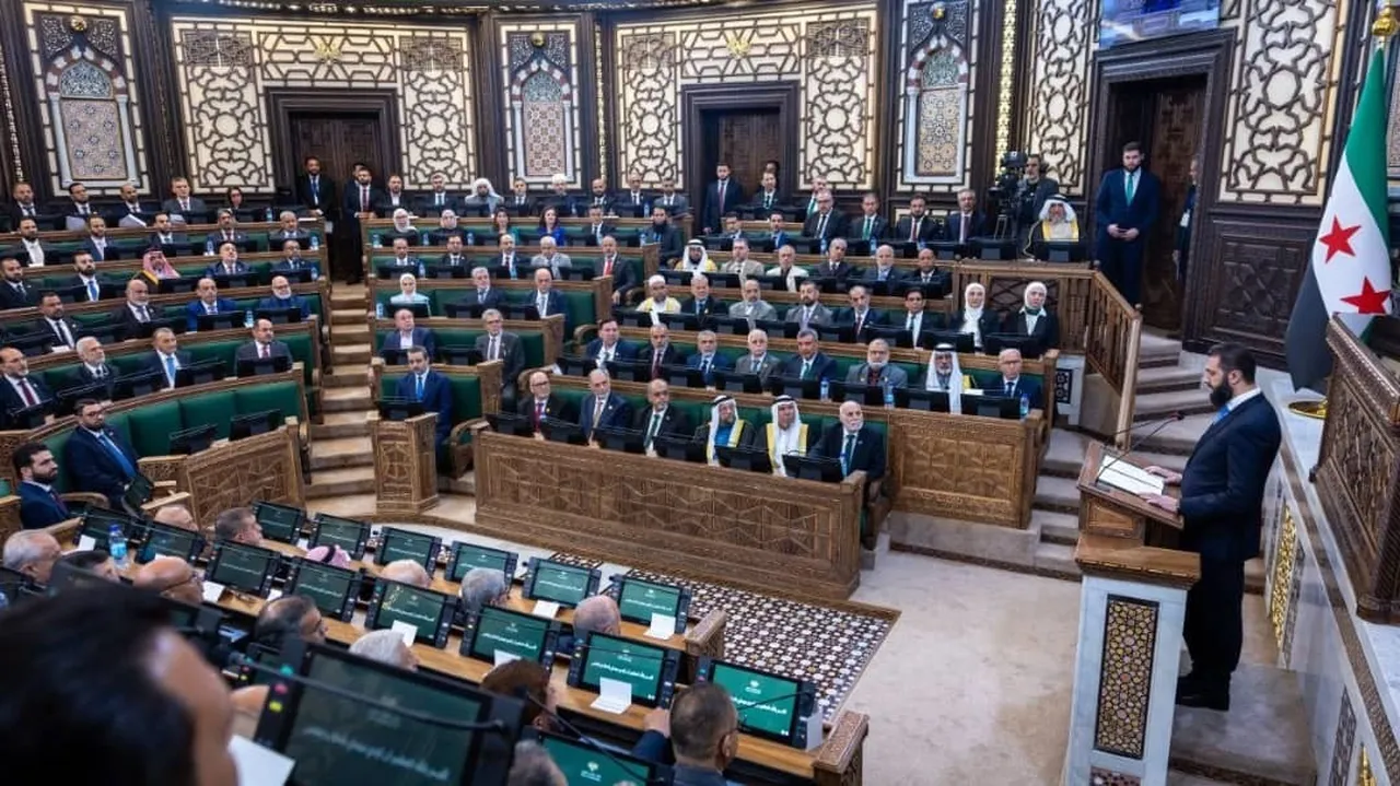 Suriyede Esad sonrası ilk halk parlamentosu toplandı: Şamda tarihi yemin
