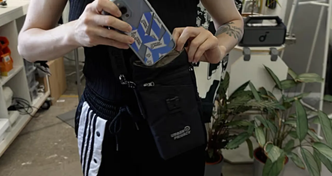 Telefon sinyalini tamamen kesen ve kameraların aklını karıştıran özel kıyafetler tasarlandı! Fotoğrafınız çekildiğinde uyarı linki geliyor