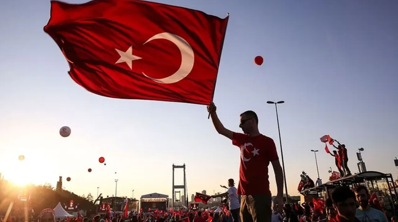 15 Temmuz resmi tatil mi? Bankalar ve hastaneler yarın açık mı?