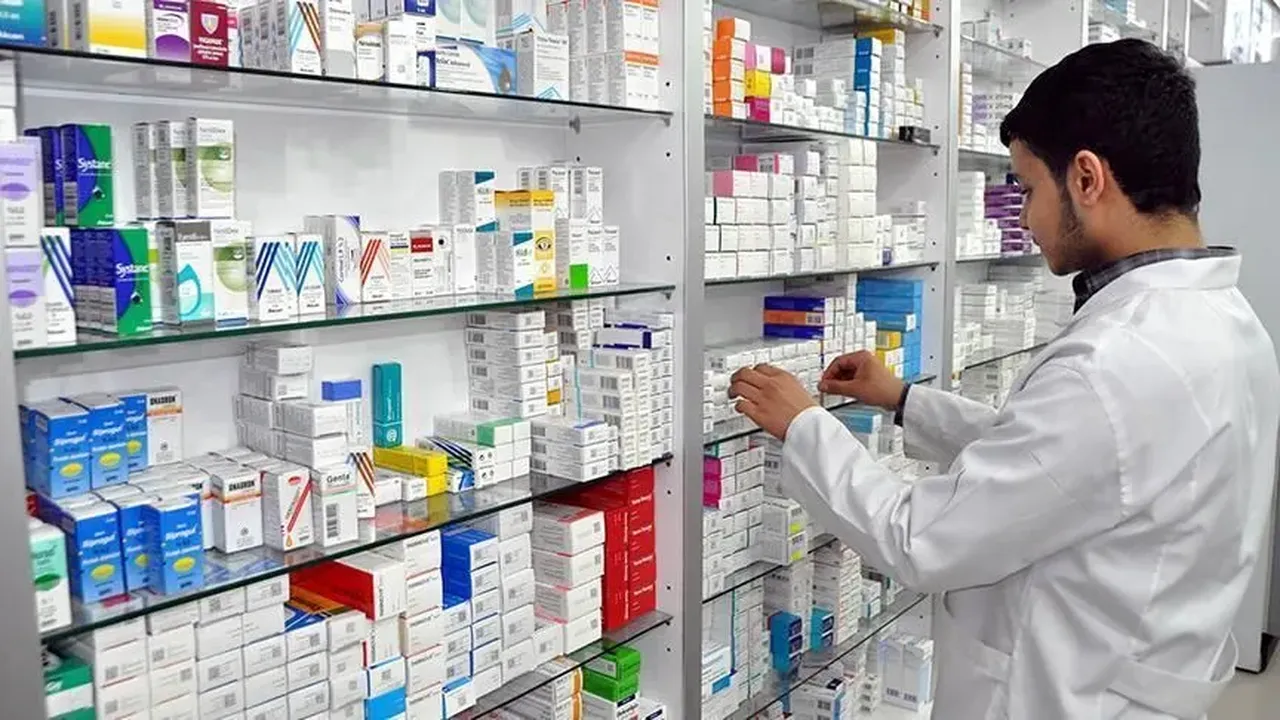 15 Temmuz (yarın) eczaneler açık mı, kapalı mı? 15 Temmuz Çarşamba eczane çalışma saatleri