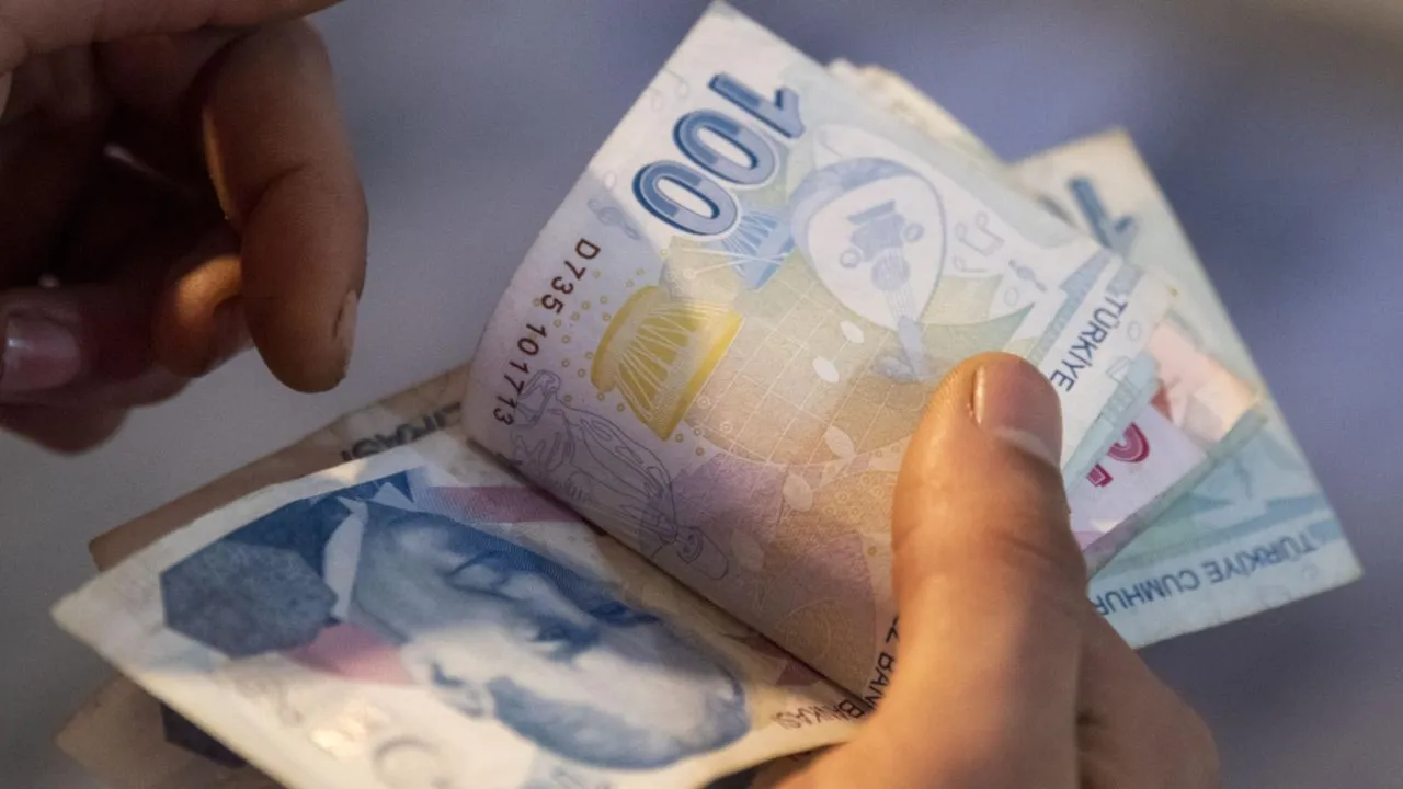 İlk eşiyle yaşayıp, ikinci eşinin maaşını aldı! Yargıtay oyunu bozdu, cezayı kesti