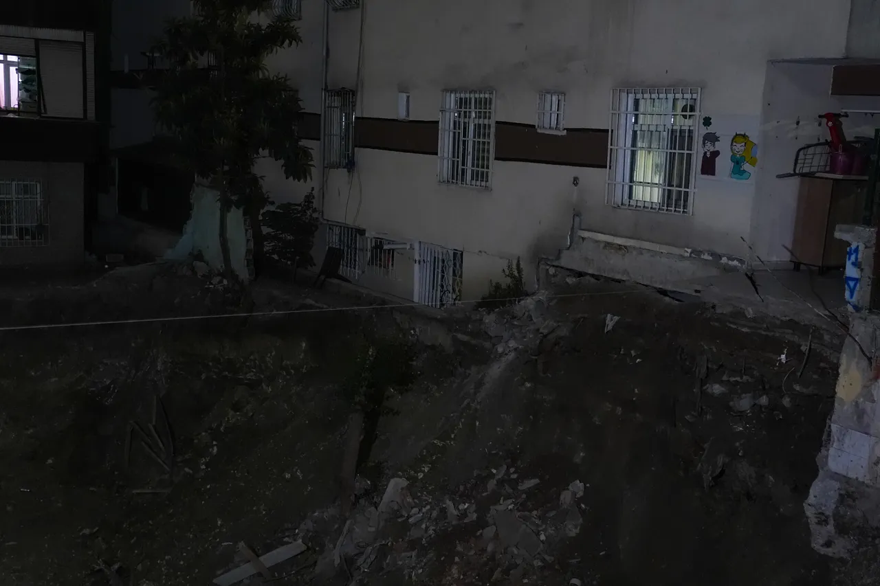 İstanbul'da korku dolu saatler! 15 daireli apartman boşaltıldı