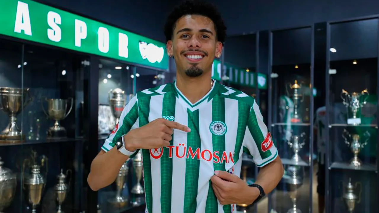 Konyaspor'da transfer: Üç yıllık sözleşmeye imza attı