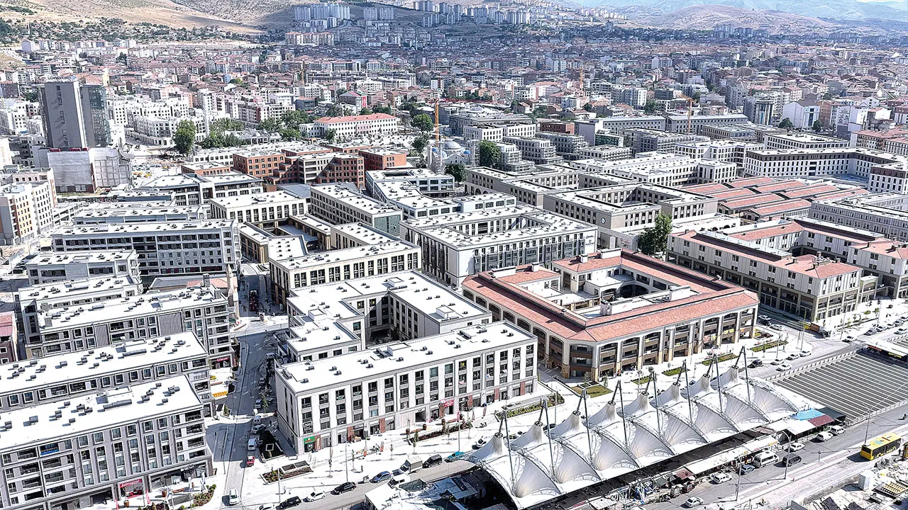 Önce barınma, sonra ticaret! Depremzedeler iş yerlerine kavuştu