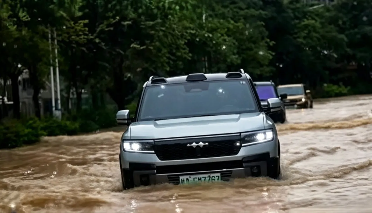 Selin içinde kalan BYDnin motoru mu koptu? Görüntüler viral oldu!