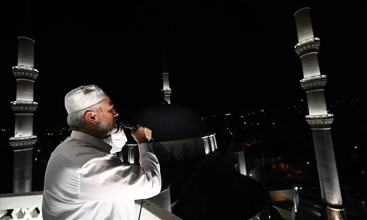 Tüm Türkiye'de 15 Temmuz gecesi camilerde salalar okunacak