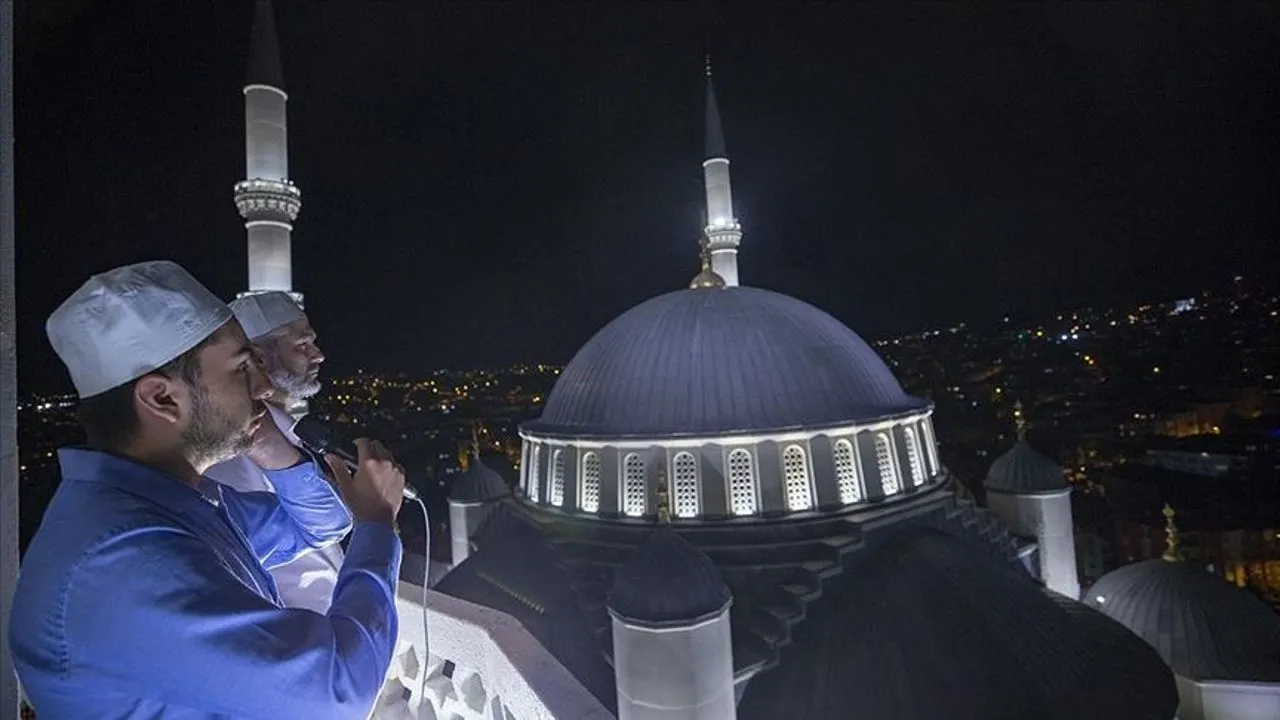 Tüm Türkiyede 15 Temmuz gecesi camilerde salalar okunacak