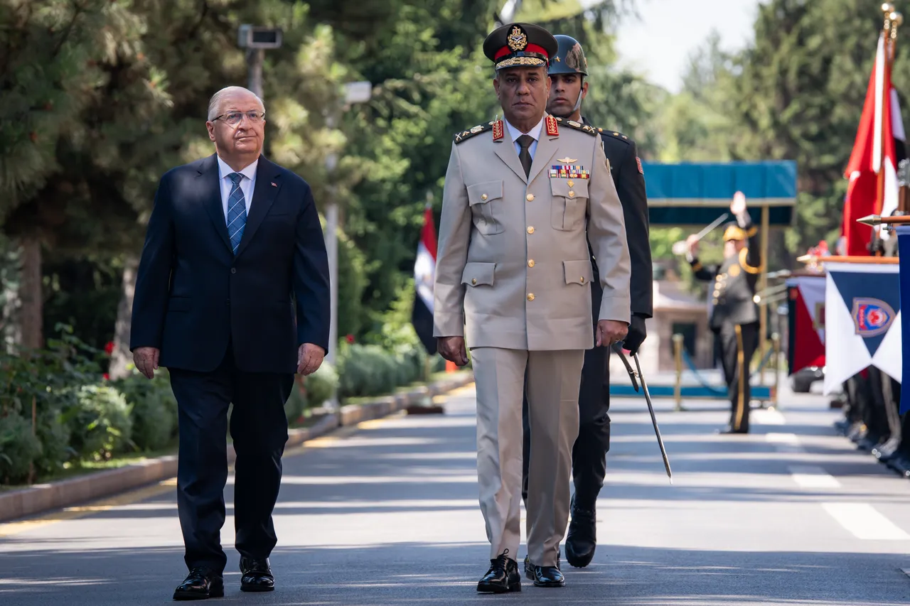 Milli Savunma Bakanı Yaşar Güler, Mısır Silahlı Kuvvetler Başkomutanı, Savunma ve Askeri Üretim Bakanı Korgeneral Eşref Salim Zahir ile görüştü.