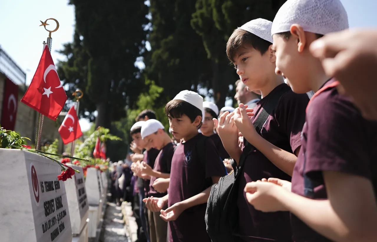 10 yıl sonra aynı ruh: Türkiye 15 Temmuz için tek yürek!