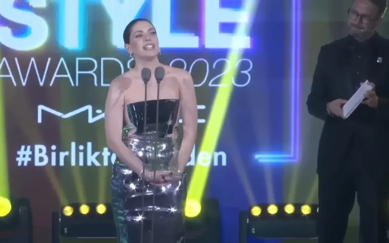 Eda Ece’den AHBAP itirafı! Tepki çeken konuşması için özür diledi: Dilimi eşek arısı soksaydı…