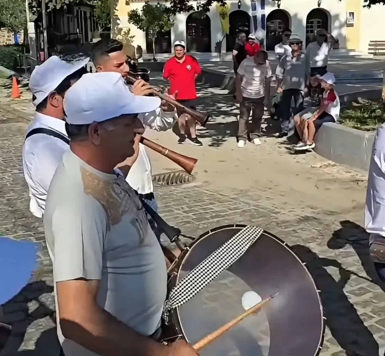 Er meydanı kızıştı! Horonun ardından şimdi de yağlı güreşe göz diktiler