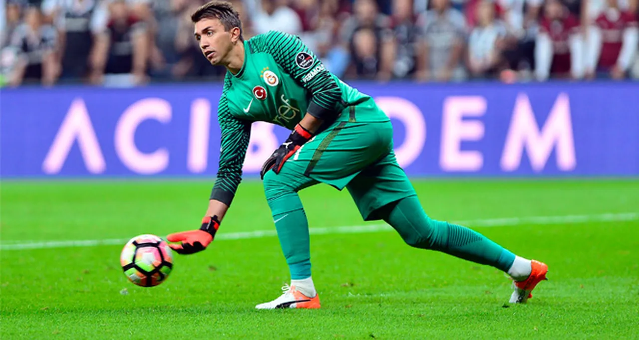 Fernando Muslera, Galatasaray'da 14 sezon görev aldı ve uzun süre takım kaptanlığı yaptı.