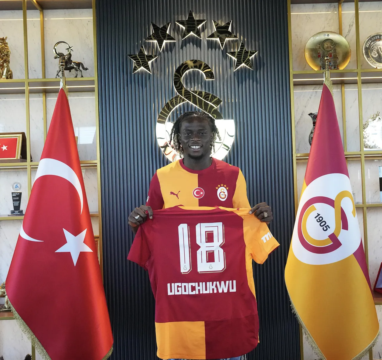 Lesley Ugochukwunun maliyeti belli oldu! Galatasaray resmi olarak açıkladı