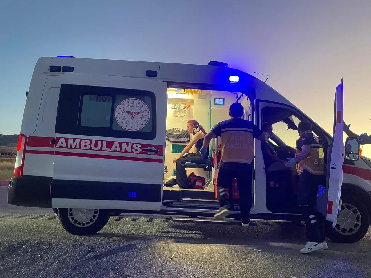 Amasya'da çift katlı yolcu otobüsü devrildi: Çok sayıda yaralı var