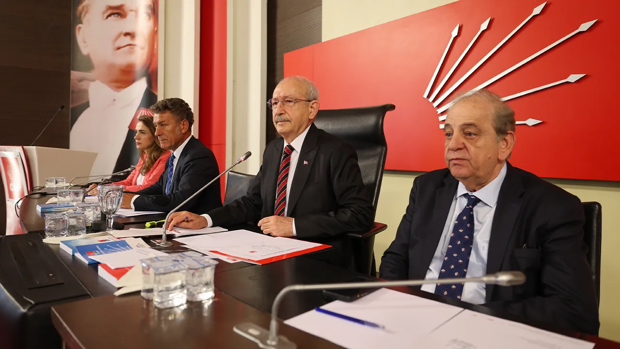 CHP'de 8 il başkanı görevden alındı! 7 ile yeni atama