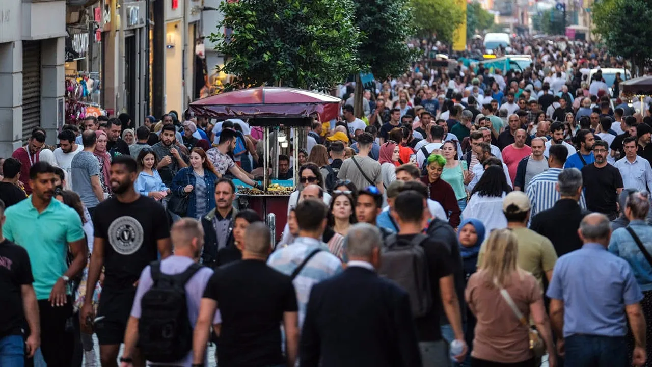 İstanbul'dan kaçan kaçana! Megakentte bir ilk yaşanıyor