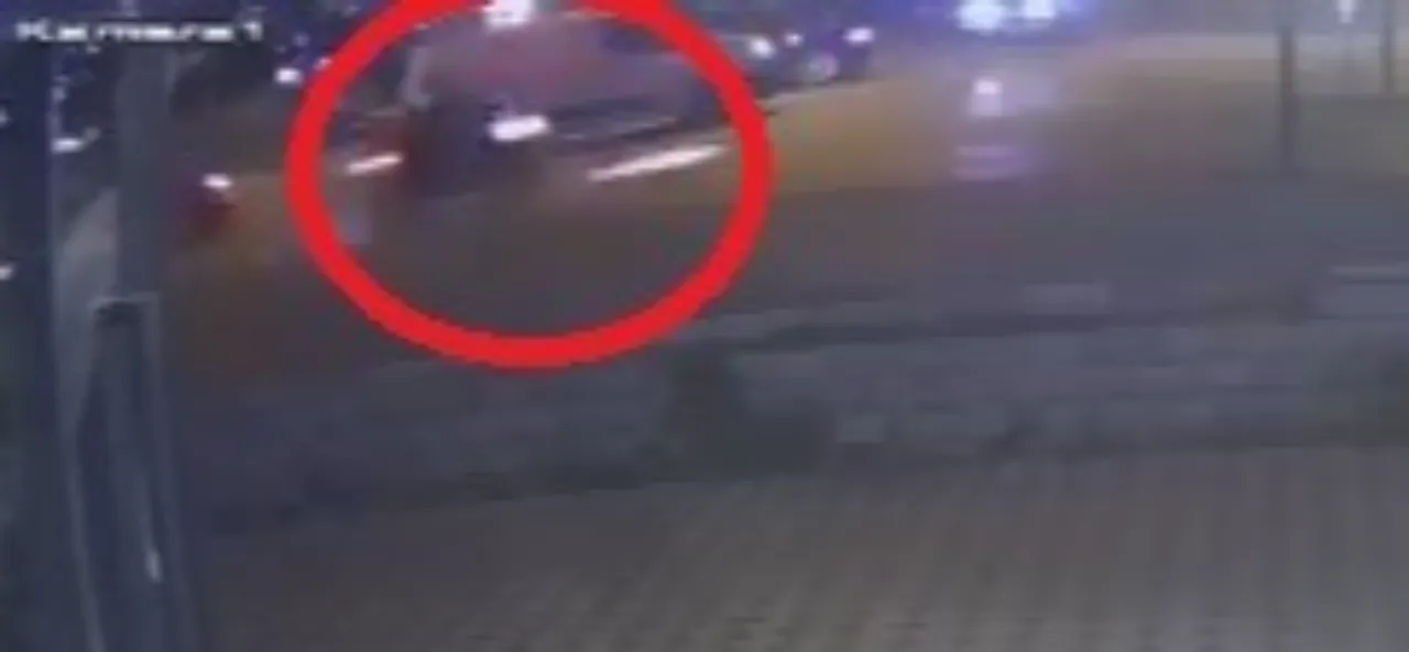 Kırmızı ışık ihlali kaza getirdi: Motosiklet ile otomobilin çarpıştığı anlar kamerada