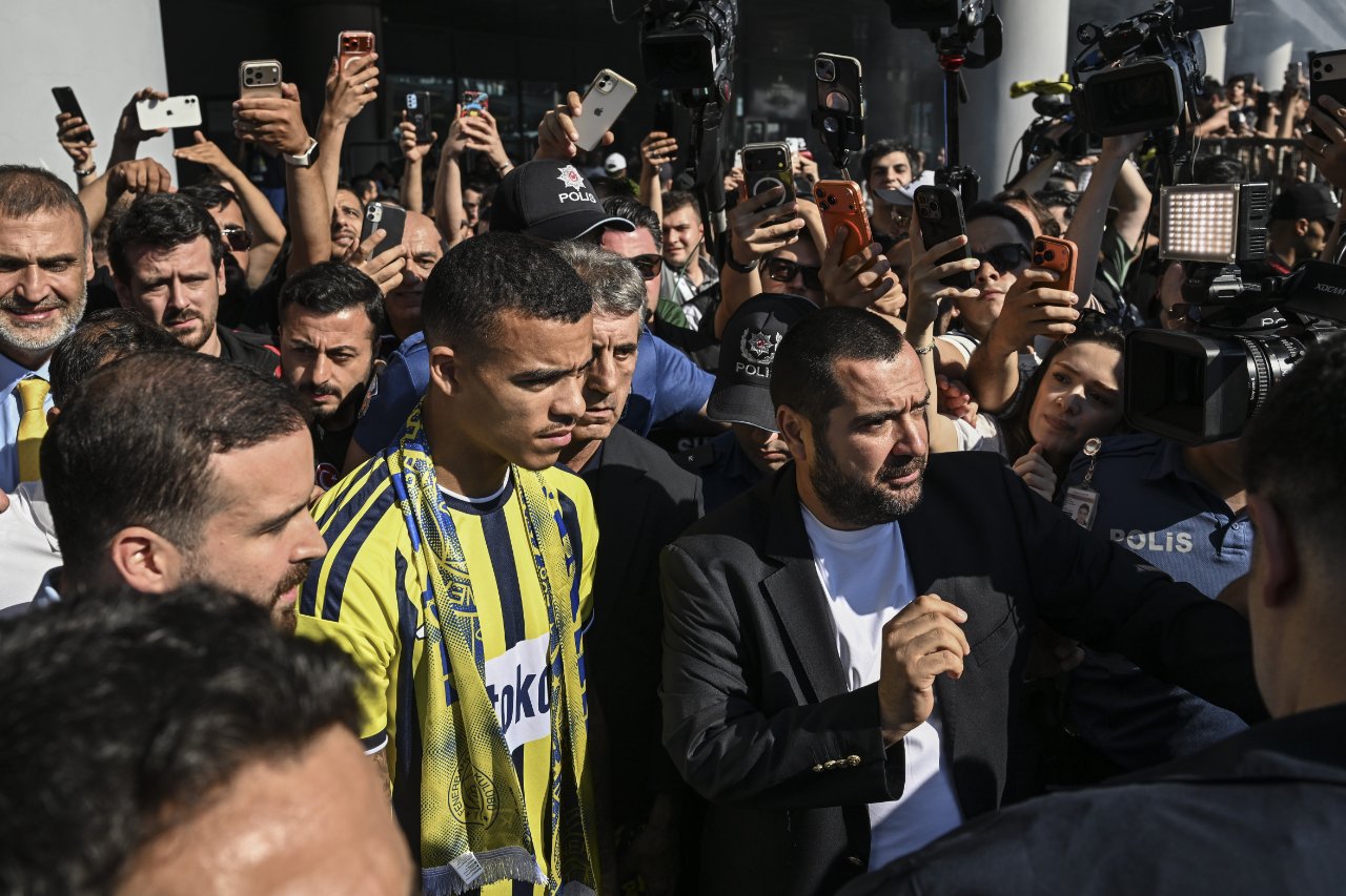 Mason Greenwood İstanbul'da! Fenerbahçe taraftarından coşkulu karşılama