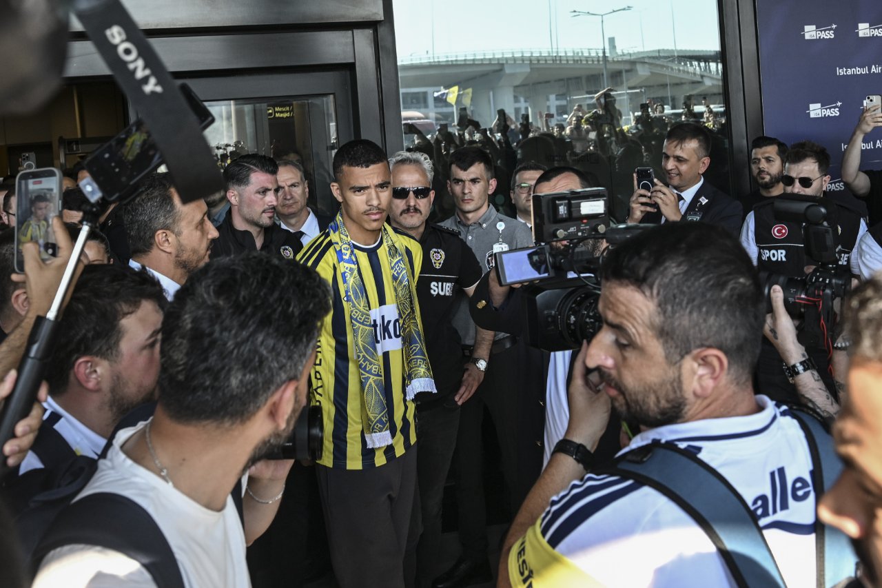Mason Greenwood İstanbul'da! Fenerbahçe taraftarından coşkulu karşılama