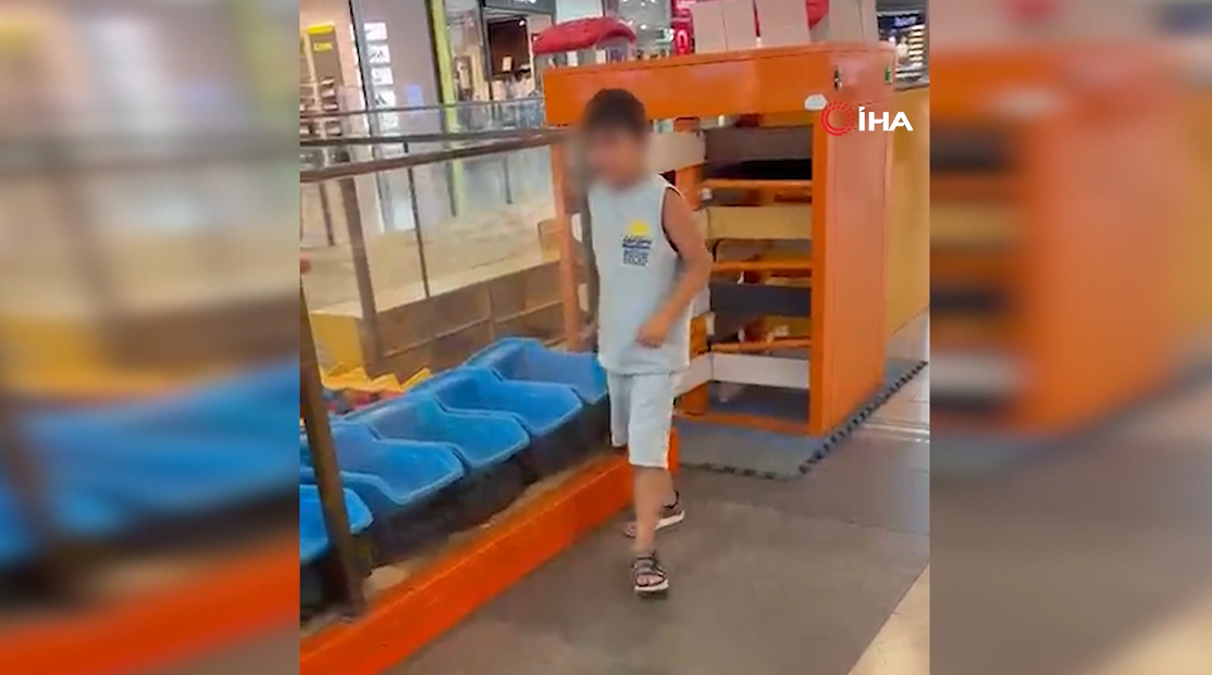 Oyun alanına alınmadı! Otizmli çocuğa AVMde utandıran ayrımcılık! Annesi o anları videoya kaydetti