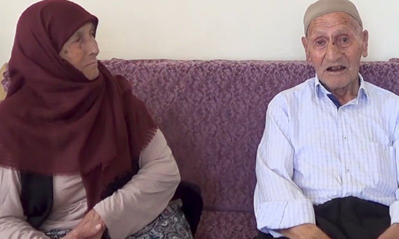 Biri 100 diğeri 103 yaşında… Her gün yiyorlar, doktora ihtiyaç duymuyorlar