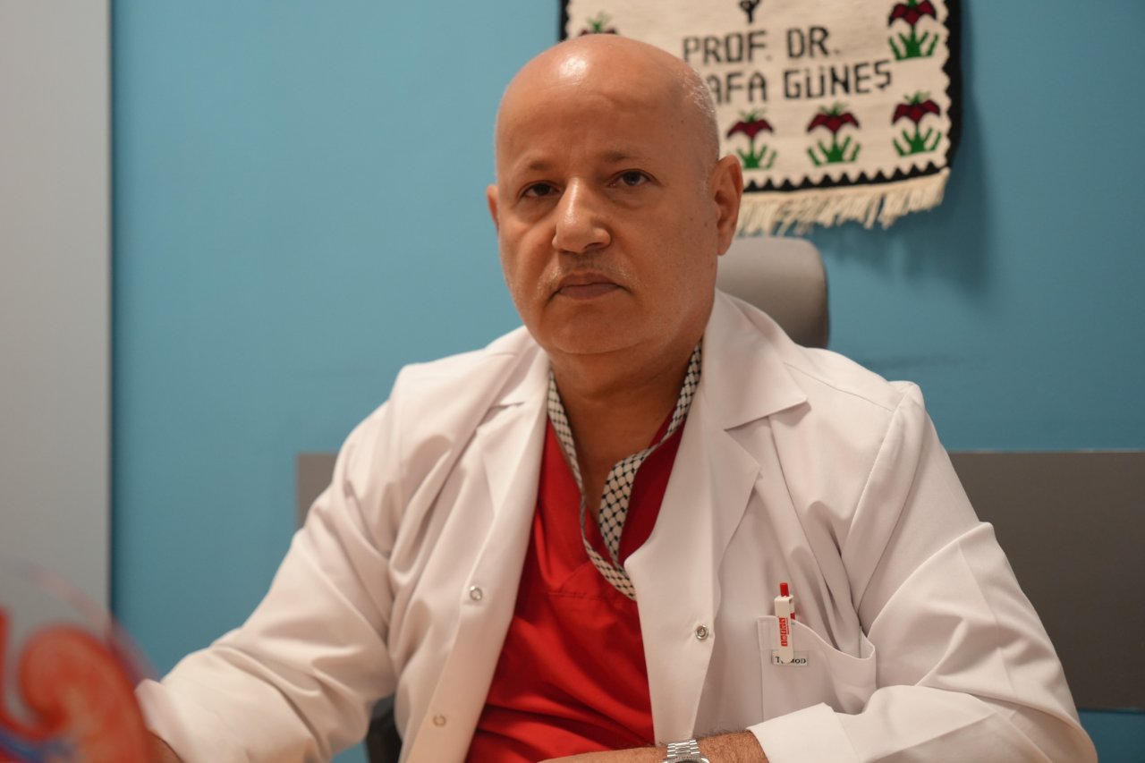 Doktora bir ilki yaşattı! Ameliyat korkusuyla 1,5 yıl bekledi, karnından çıkana inanamadılar