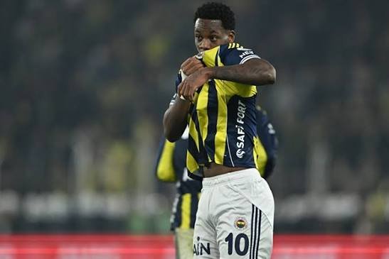 Jhon Duran, yarım sezon kaldığı Fenerbahçe'de beklentileri karşılayamadı.