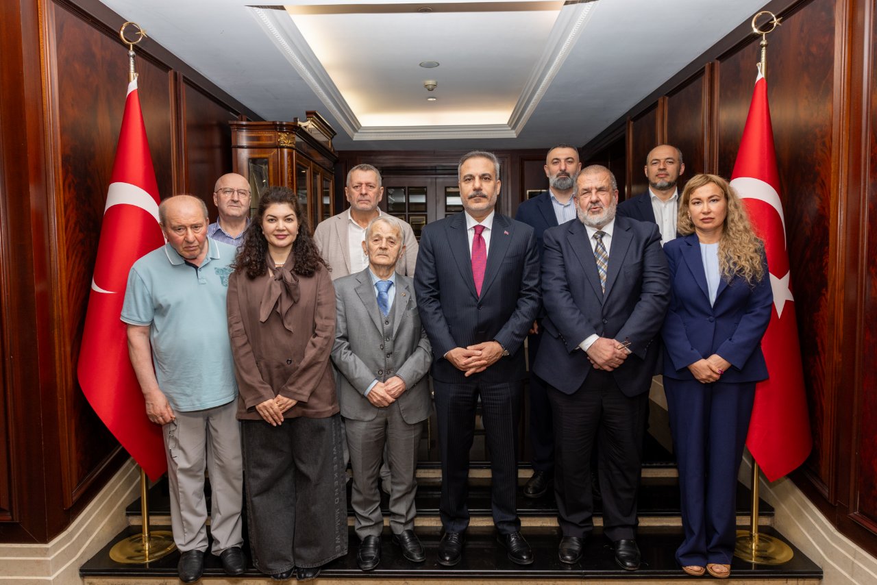 Bakan Fidan, Kırım Tatarlarının Milli Lideri ve Ukrayna Milletvekili Mustafa Kırımoğlu ve Kırım Tatar Milli Meclisi Başkanı Refat Çubarov ile görüştü.