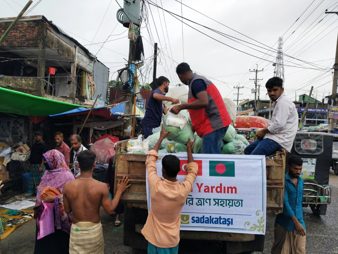 Türkiye’den Bangladeş’e sel yardımı