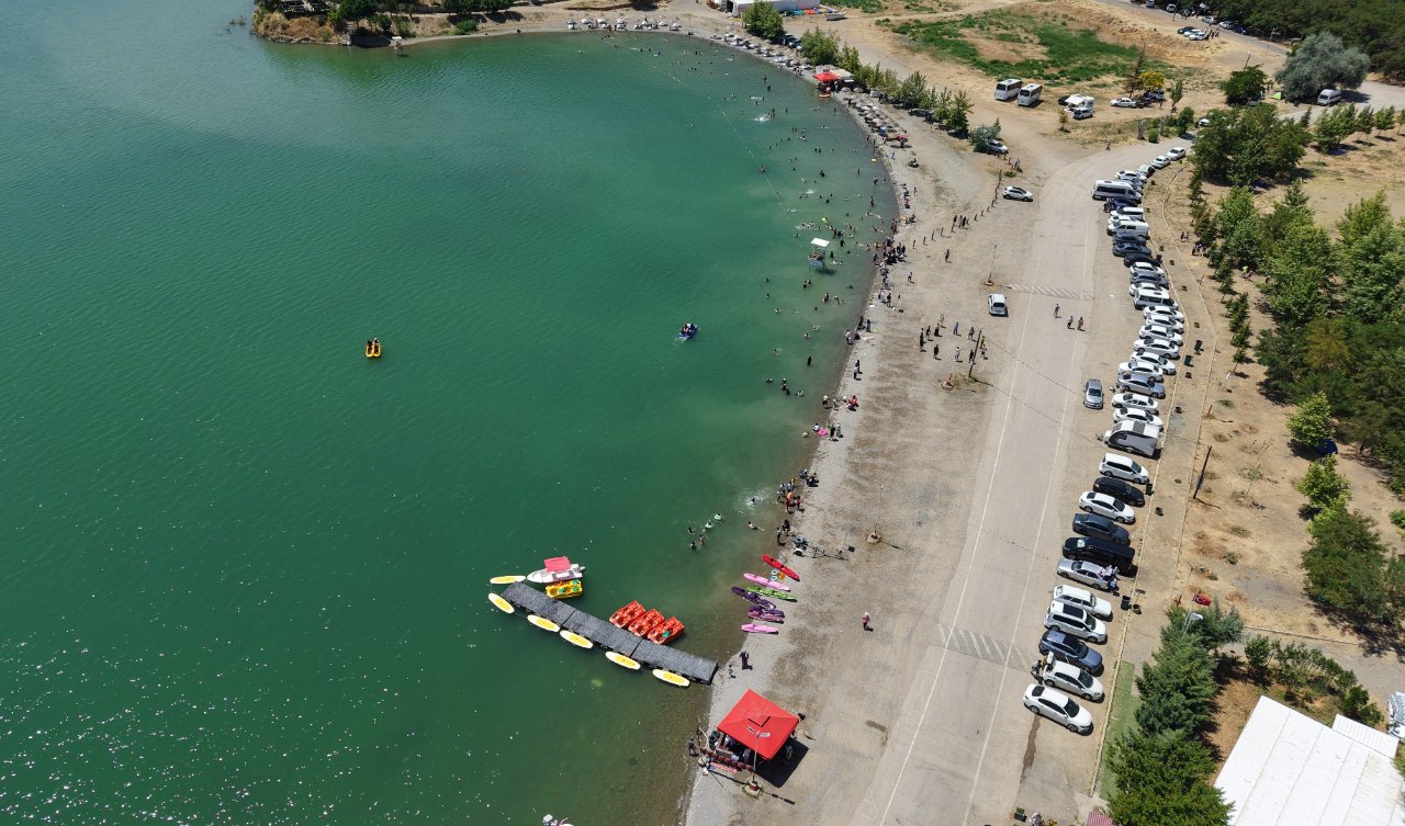 Burası ne Ege ne de Akdeniz! Havlusunu alan sahile koştu