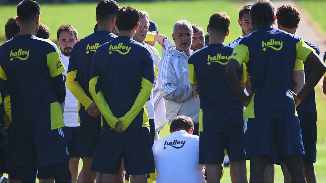 Fenerbahçe Teknik Direktörü İsmail Kartal