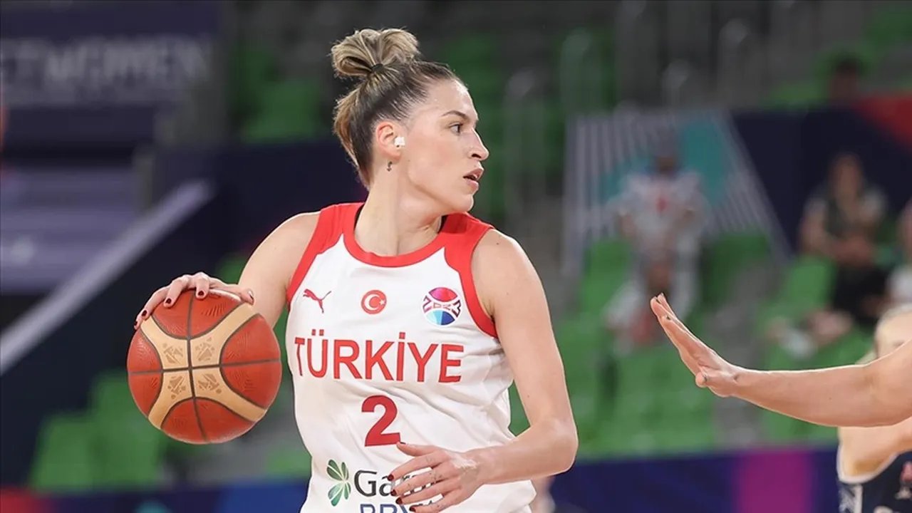 Sevgi Uzun, Nevriye Yılmaz'dan sonra WNBA'de forma giyen ikinci Türk basketbolcu oldu.