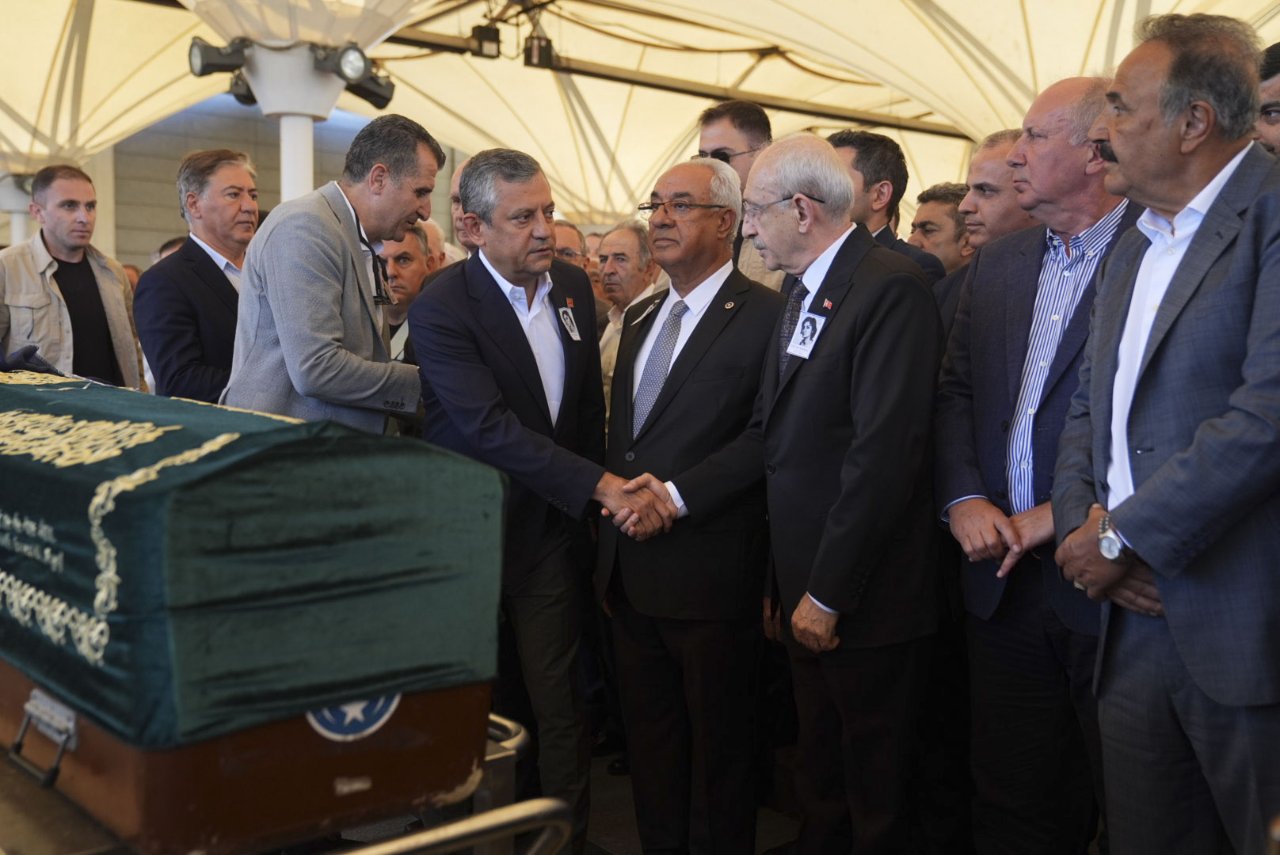 Kılıçdaroğlu ve Özel en önde saf tutmuştu! Aslı Baykal'dan bomba gönderme