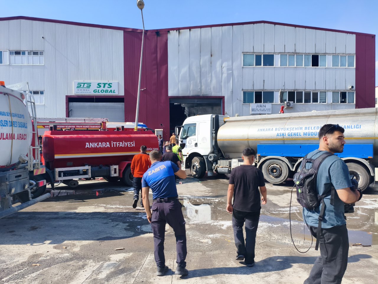Başkentte büyük panik! Kimyasal ürün fabrikasındaki yangın yan fabrikaya sıçradı