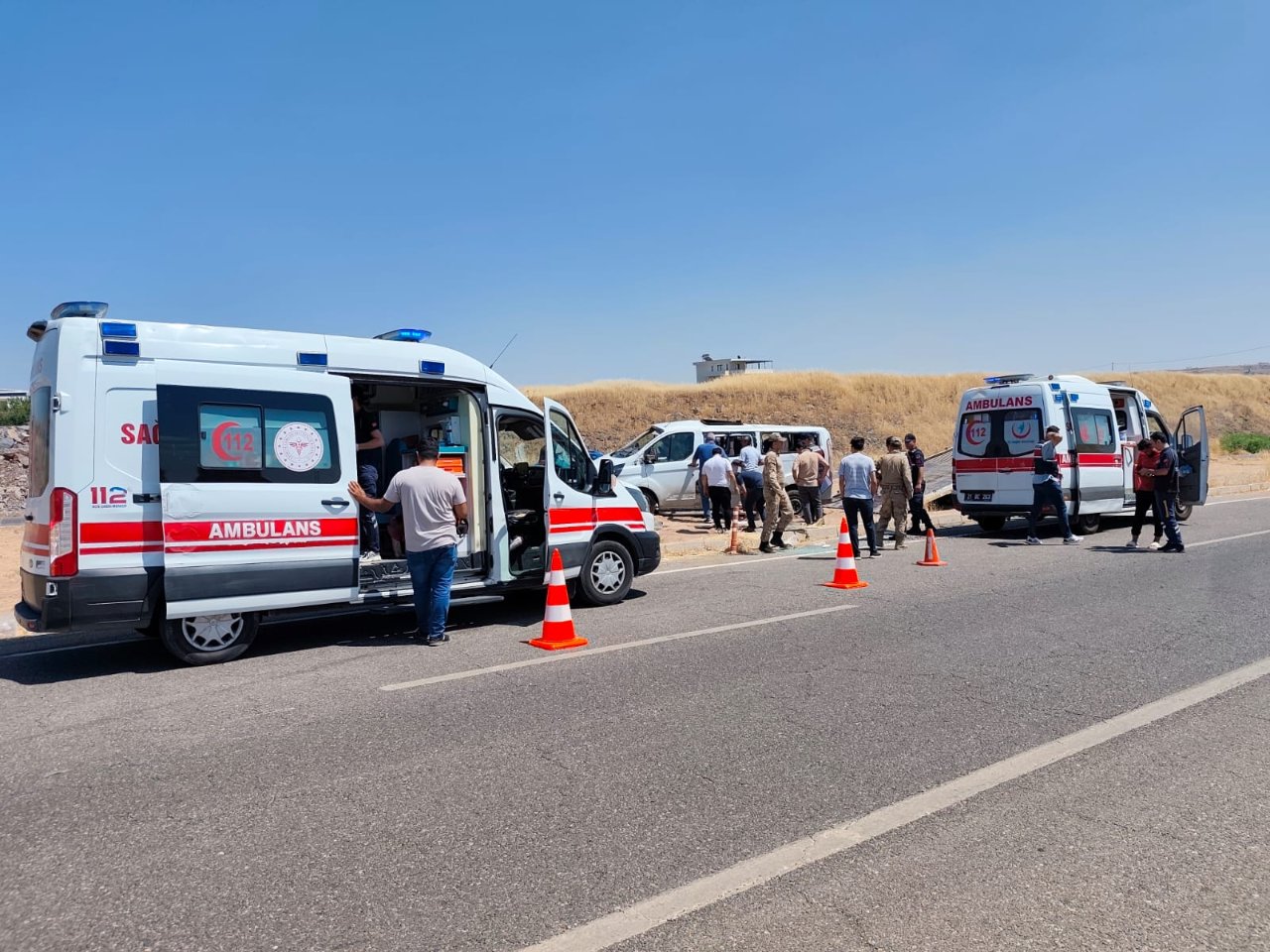 Diyarbakırda öğrenci servisi ile otomobilin çarpıştı: 19 yaralı
