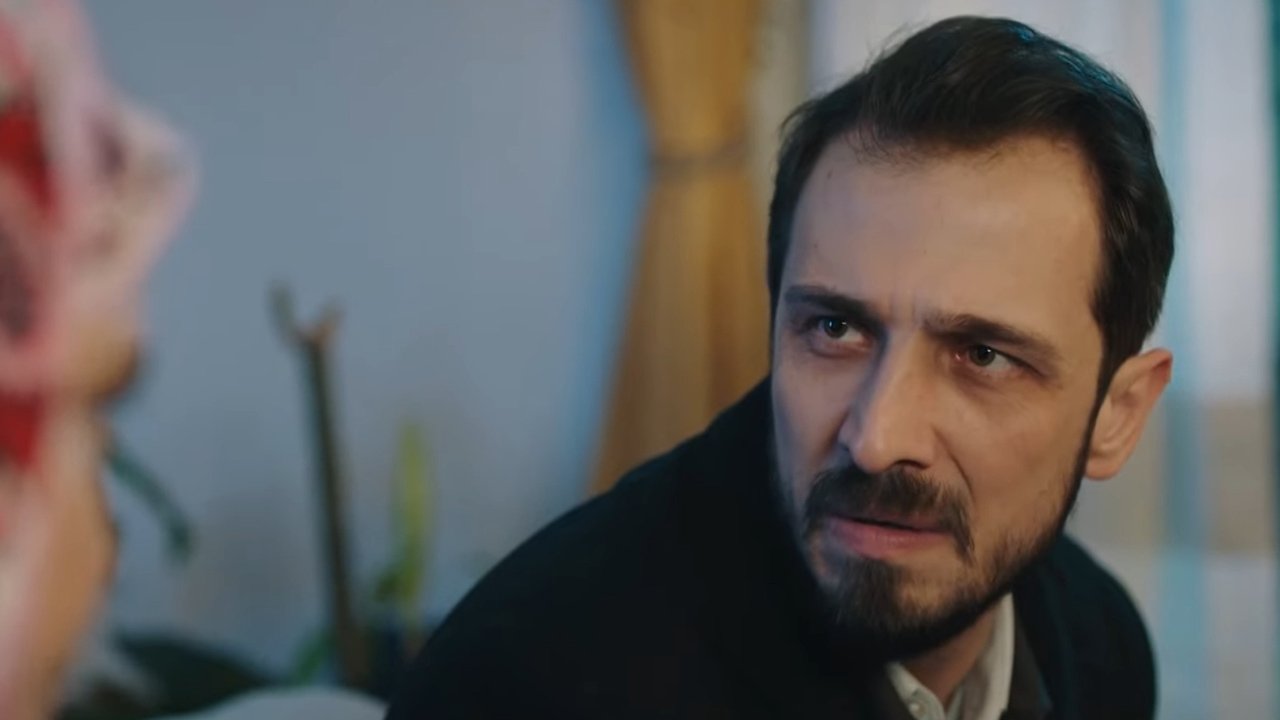 Emrah Altıntoprak'tan ‘Aşk ve Taht’ imajı! Saçlarını omuzlarına kadar uzattı