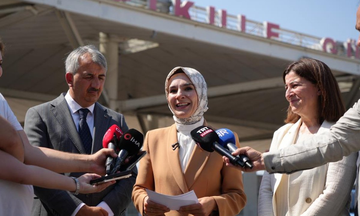 Gurbetçileri Kapıkule'de karşıladı! Bakan Göktaş kendi hikayesini anlattı