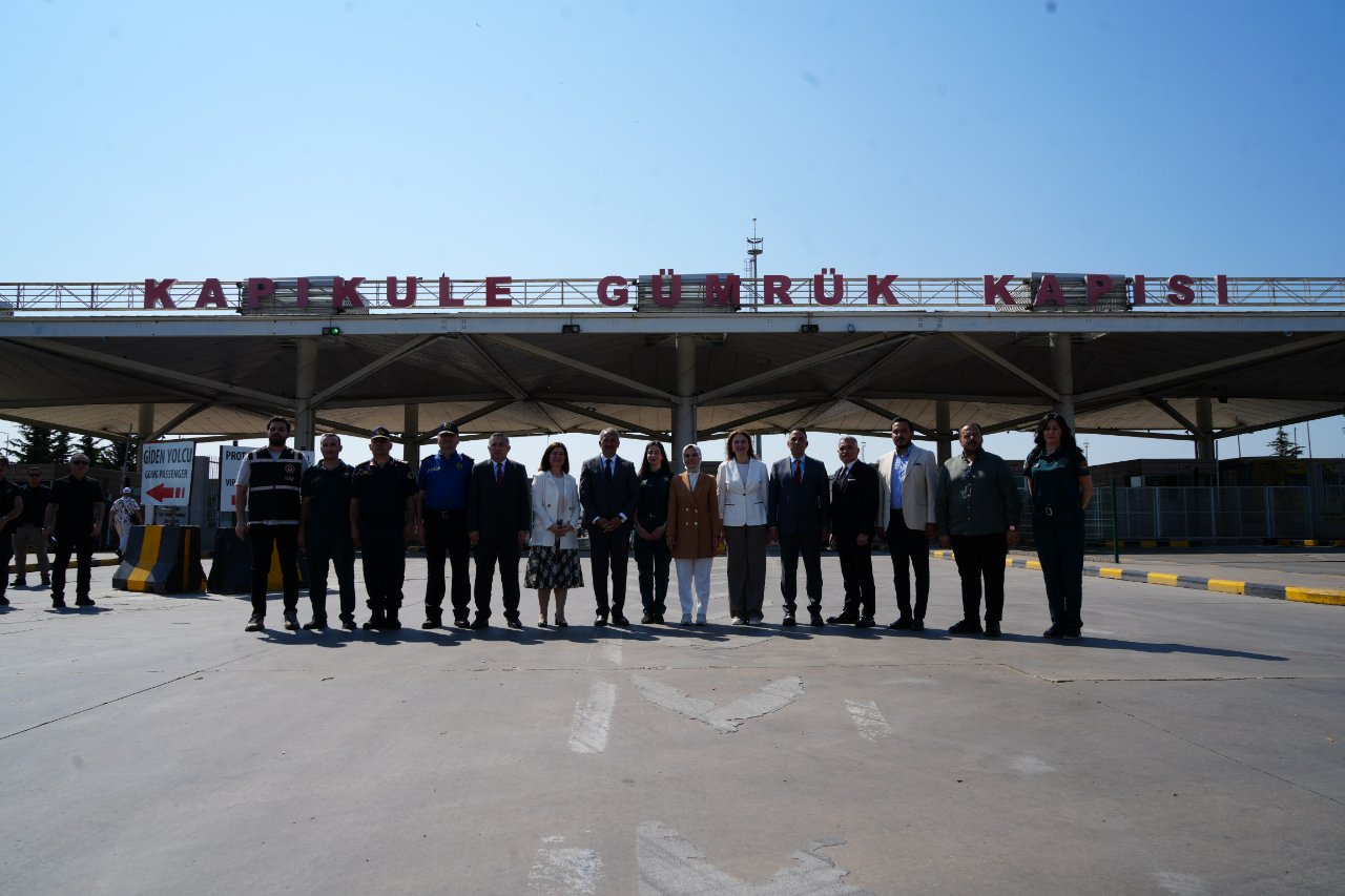 Gurbetçileri Kapıkulede karşıladı! Bakan Göktaş kendi hikayesini anlattı