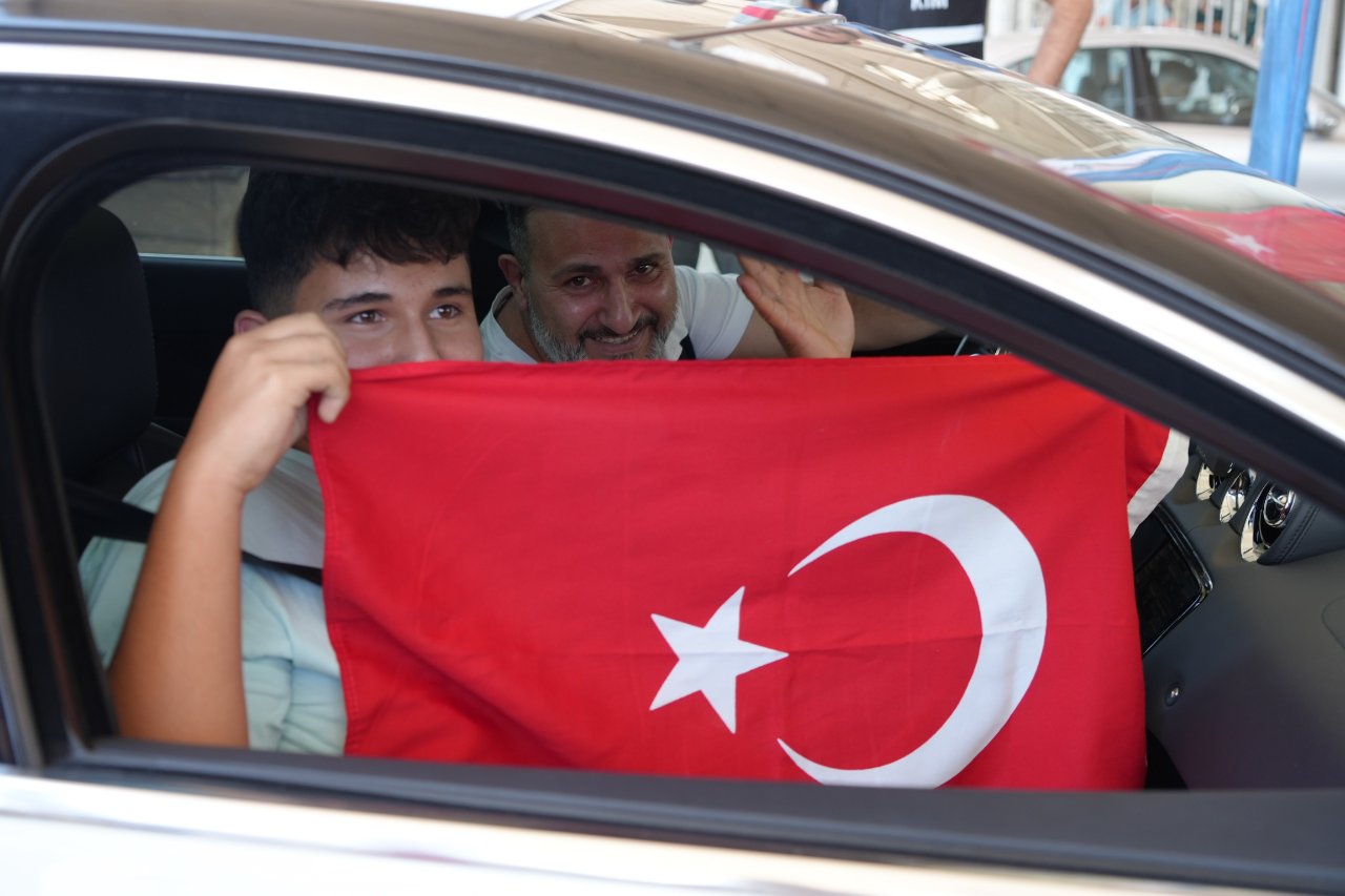 Gurbetçileri Kapıkulede karşıladı! Bakan Göktaş kendi hikayesini anlattı