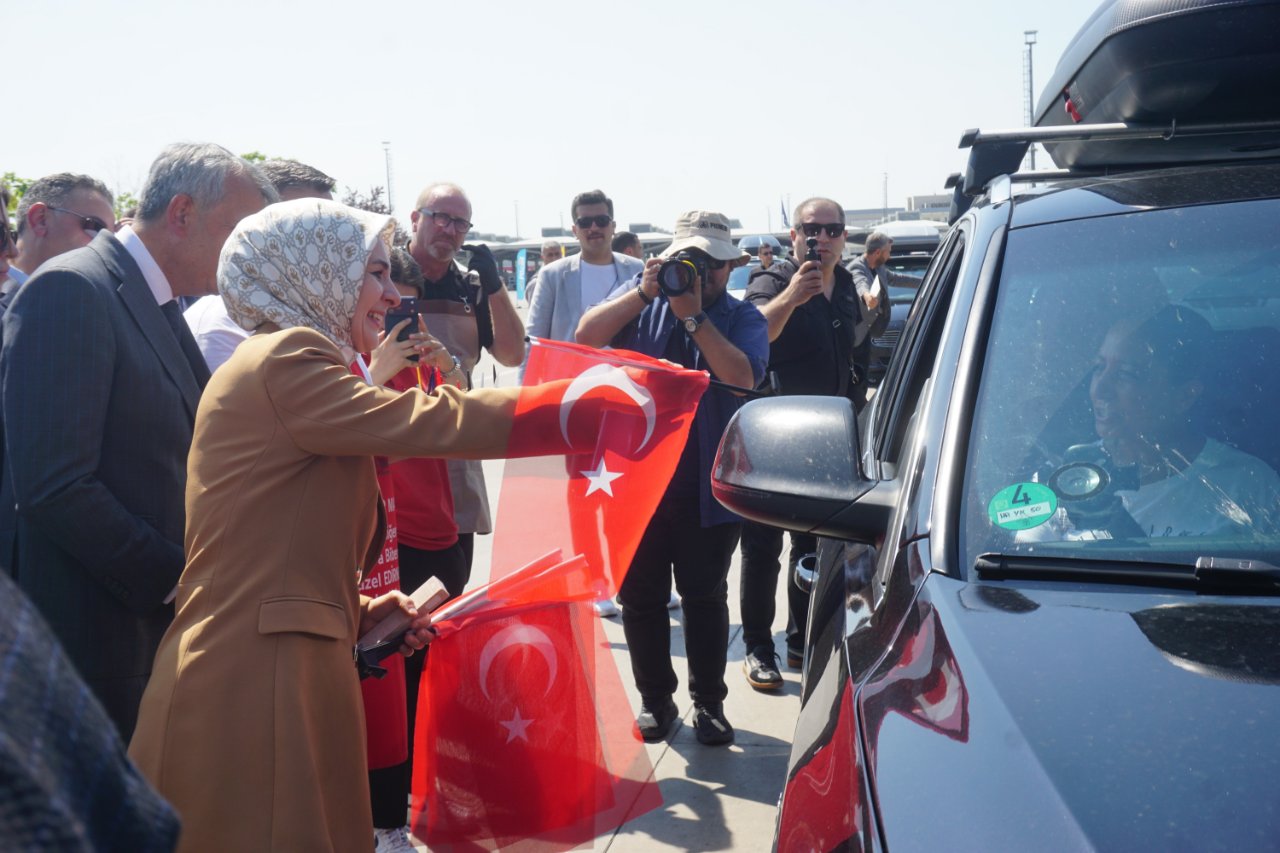 Gurbetçileri Kapıkulede karşıladı! Bakan Göktaş kendi hikayesini anlattı