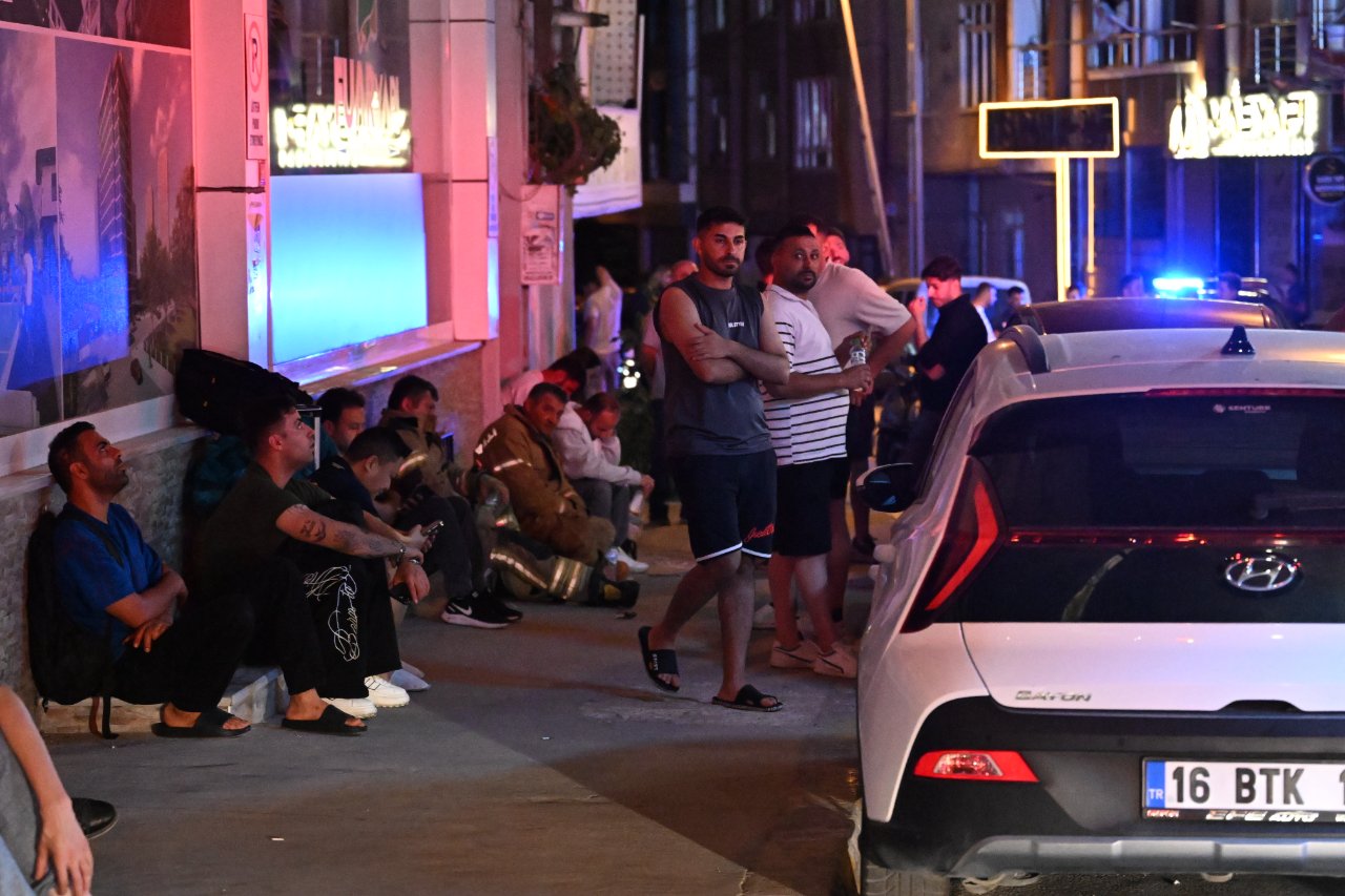 İstanbul Esenyurt'ta korkutan otel yangını! Mahsur kalanlar tahliye edildi