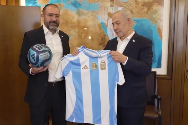 İsrail Başbakanı Binyamin Netanyahu ve Arjantin'in İsrail Büyükelçisi Shimon Axel Wahnish